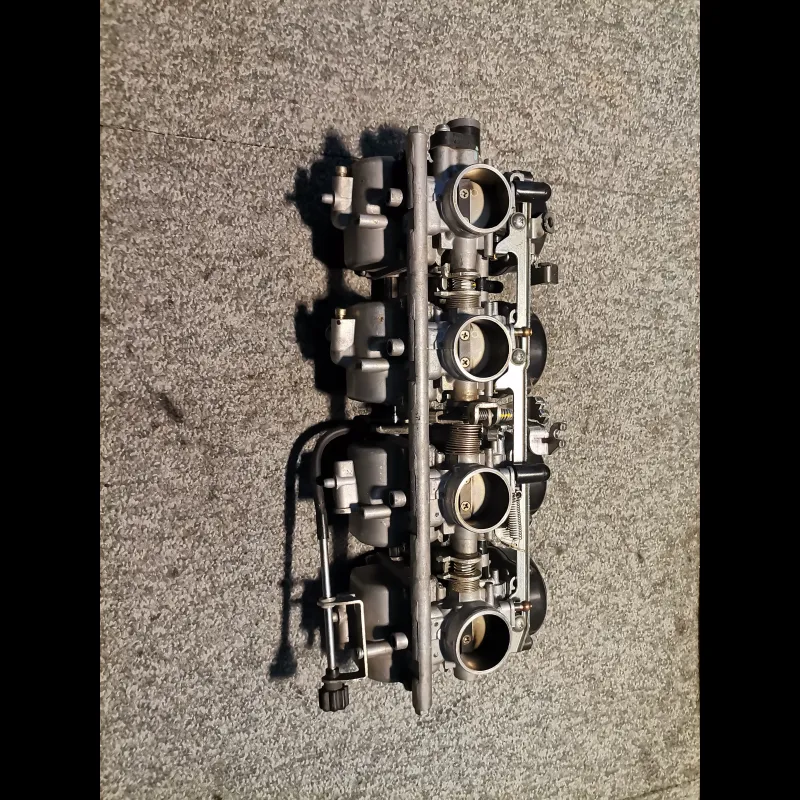 RAMPE CARBURATEUR 650 BANDIT 05/06 RAMPE CARBURATEUR 650 BANDIT 05/06