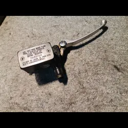 MAITRE CYLINDRE DE FREIN AVANT 650 BANDIT S 05/06