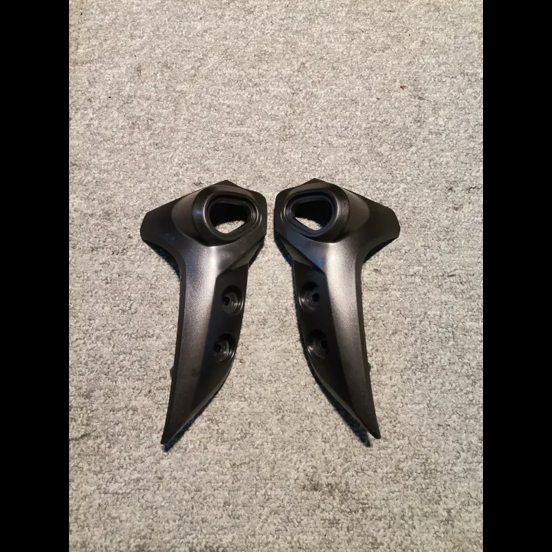 PAIRE SUPPORTS DE CLIGNOTANTS FZ6 N 04/08 PAIRE SUPPORTS DE CLIGNOTANTS FZ6 N 04/08
