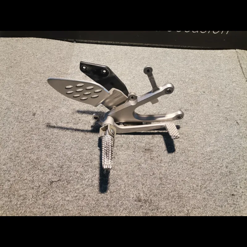 PLATINE PILOTE DROITE R1 07/08 PLATINE PILOTE DROITE R1 07/08