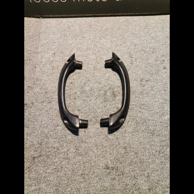PAIRE DE POIGNEES PASSAGER 600 BANDIT 95/99 PAIRE DE POIGNEES PASSAGER 600 BANDIT 95/99