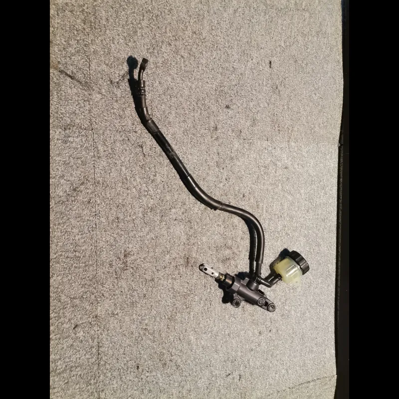 MAITRE CYLINDRE DE FREIN ARRIERE R1 04/06 MAITRE CYLINDRE DE FREIN ARRIERE R1 04/06
