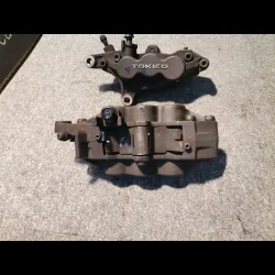 PAIRE ETRIERS AVANT 1200 BANDIT 00/04