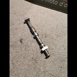 AXE DE ROUE ARRIERE 1200 BANDIT 00/04