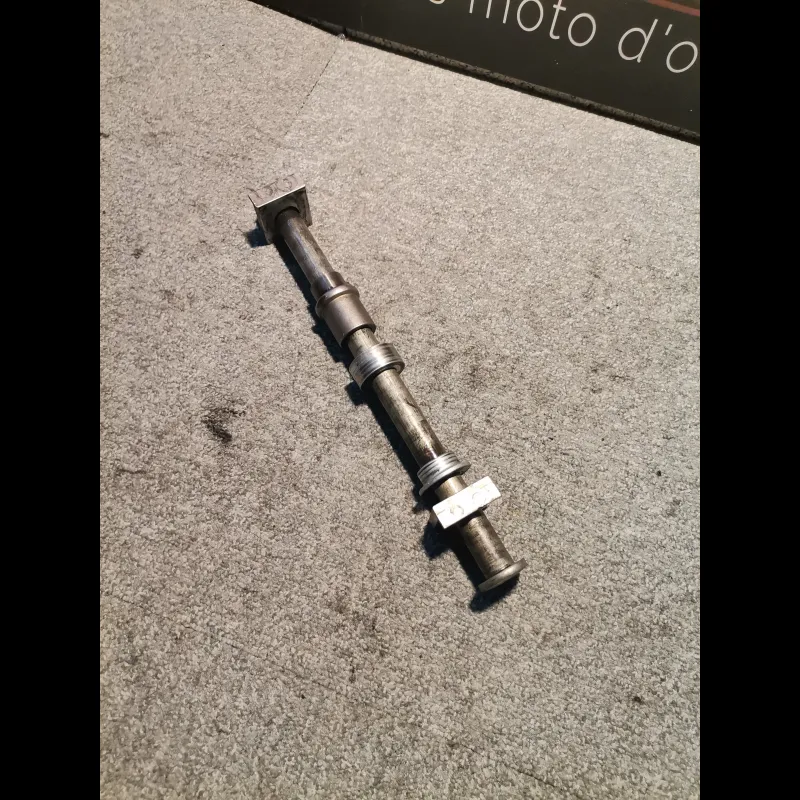 AXE DE ROUE ARRIERE 1200 BANDIT 00/04 AXE DE ROUE ARRIERE 1200 BANDIT 00/04