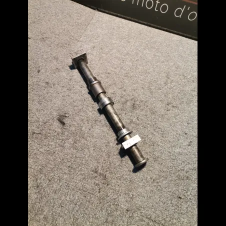 AXE DE ROUE ARRIERE 1200 BANDIT 00/04