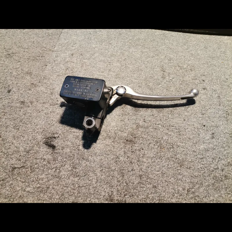 MAITRE CYLINDRE FREIN AVANT 1200 BANDIT N 00/04 MAITRE CYLINDRE FREIN AVANT 1200 BANDIT N 00/04