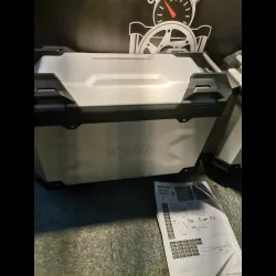 VALISES (NEUVES) 37LITRES DL 1000 VSTROM 17/19