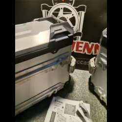 VALISES (NEUVES) 37LITRES DL 1000 VSTROM 17/19
