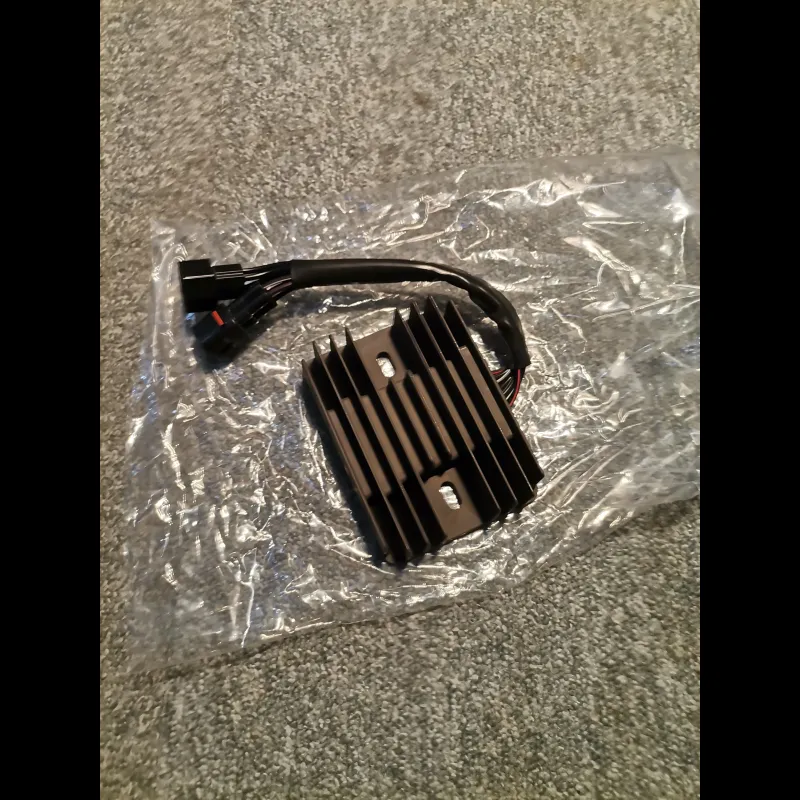 REGULATEUR DE TENSION 750 GSXR DE 2011 REGULATEUR DE TENSION 750 GSXR DE 2011