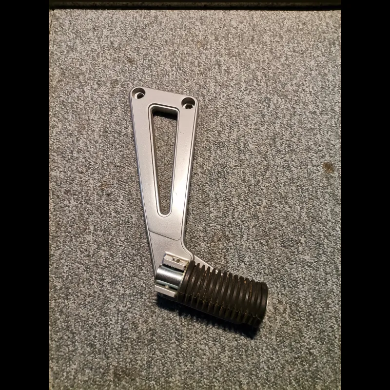 PLATINE PASSAGER GAUCHE 650 DR SE SP43 91/95 PLATINE PASSAGER GAUCHE 650 DR SE SP43 91/95