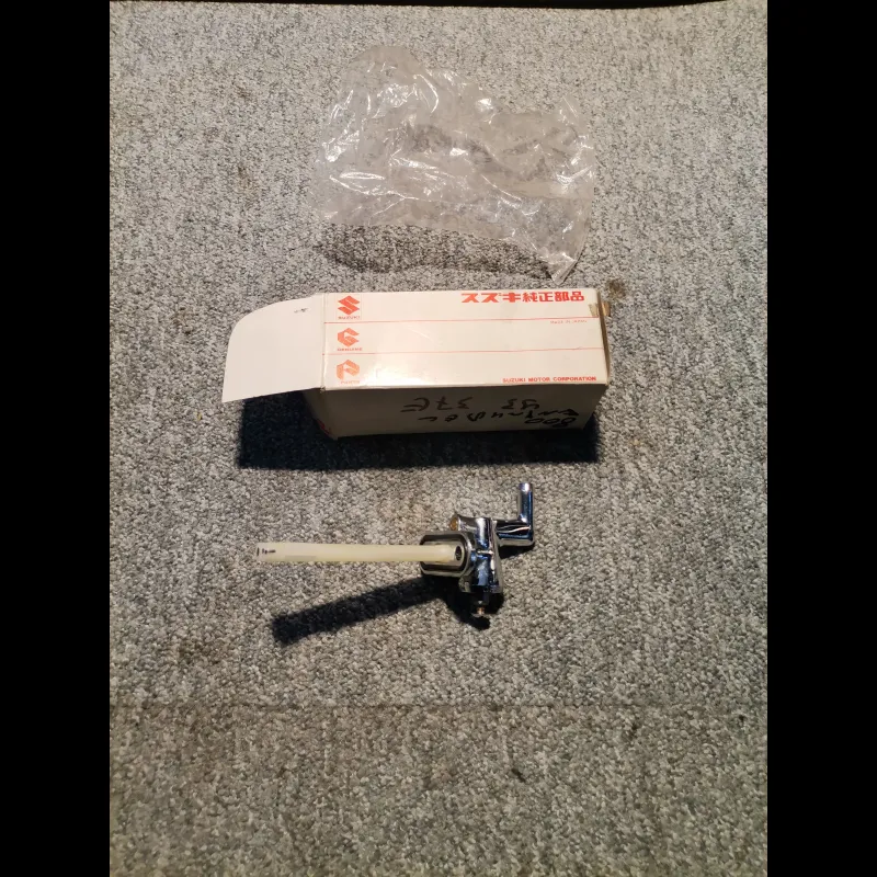 ROBINET ESSENCE (NEUF) 800 INTRUDER DE 1993