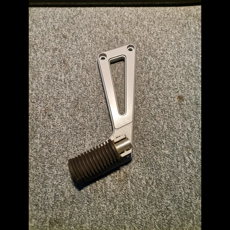 PLATINE PASSAGER DROITE 650 DR SE SP43 91/95 PLATINE PASSAGER DROITE 650 DR SE SP43 91/95