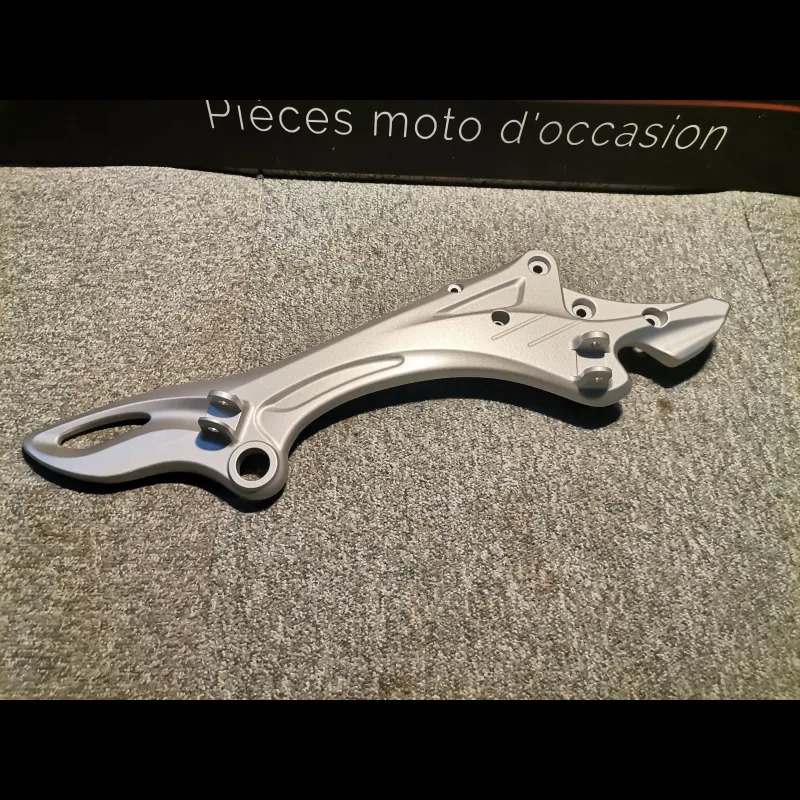 PLATINE DROITE (NEUF) 650 GLADIUS 09/15