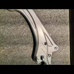 PLATINE DROITE (NEUF) 650 GLADIUS 09/15