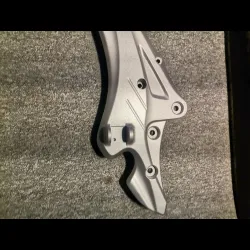 PLATINE DROITE (NEUF) 650 GLADIUS 09/15