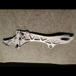 PLATINE DROITE (NEUF) 650 GLADIUS 09/15