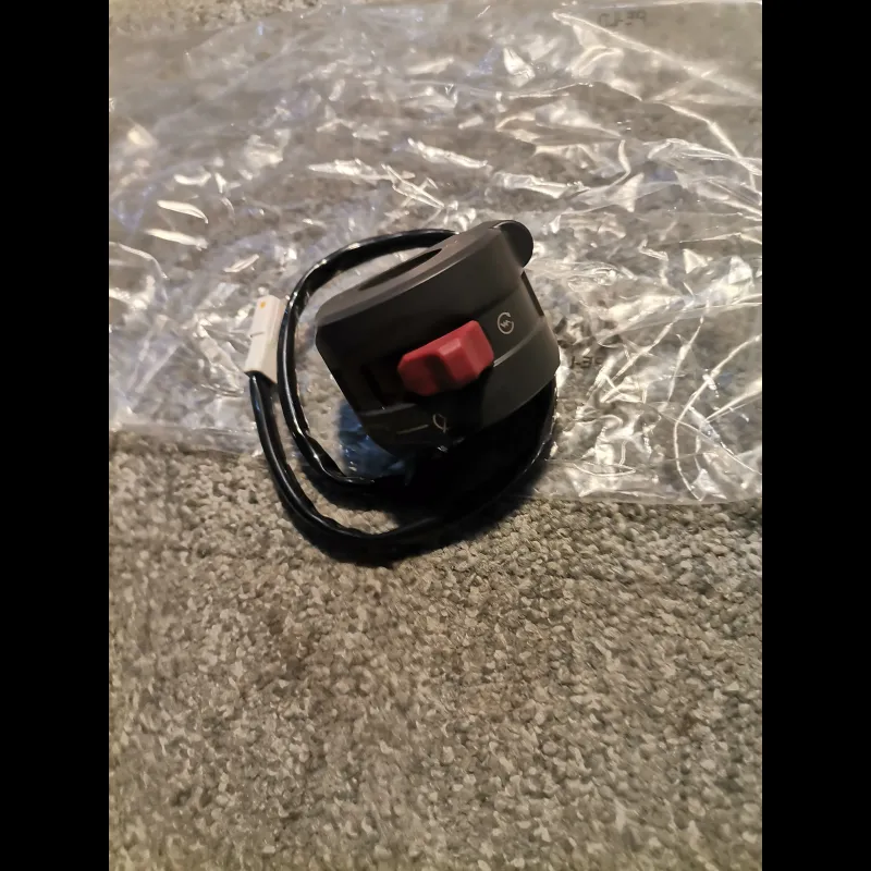 COMMODO DROIT (NEUF) 848 STREETFIGHTER 12/14