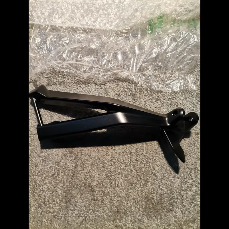 PLATINE PASSAGER DROITE (NEUVE) 1198 SUPERBIKE 09/11 PLATINE PASSAGER DROITE (NEUVE) 1198 SUPERBIKE 09/11