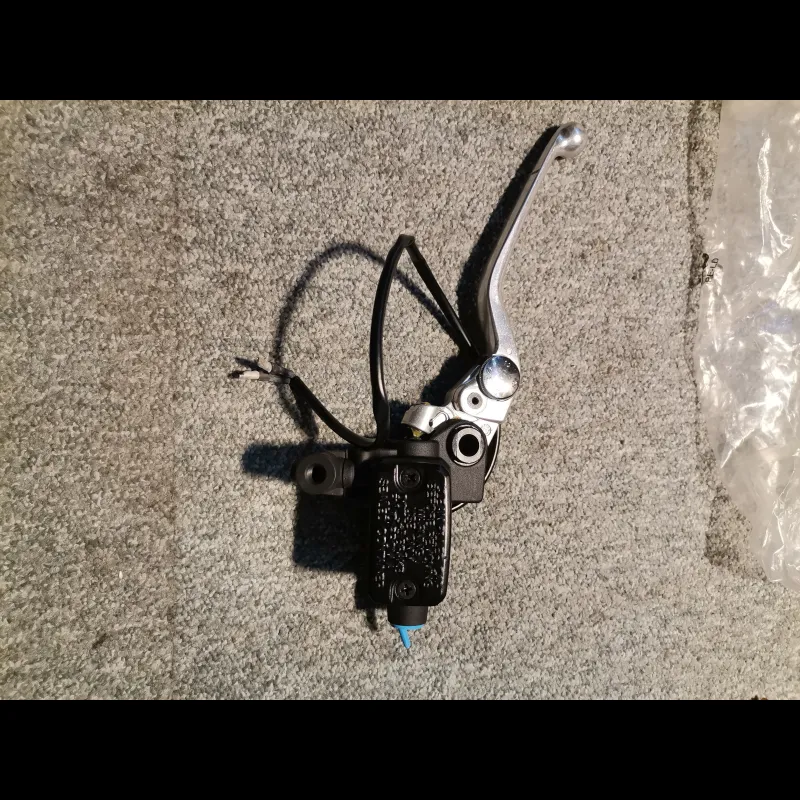 MAITRE CYLINDRE EMBRAYAGE "BREMBO" (NEUF) 696 MONSTER 09/15