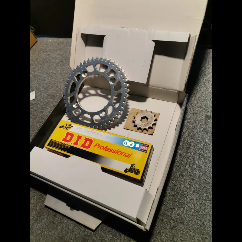KIT CHAINE "DID" (NEUF) 85 RM DE 2002 KIT CHAINE "DID" (NEUF) 85 RM DE 2002