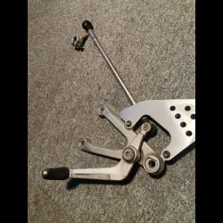 PLATINE PILOTE GAUCHE R6 99/02