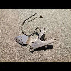 PLATINE PILOTE DROITE R6 99/02