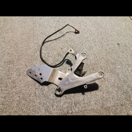 PLATINE PILOTE DROITE R6 99/02