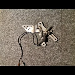 PLATINE PILOTE DROITE R6 99/02