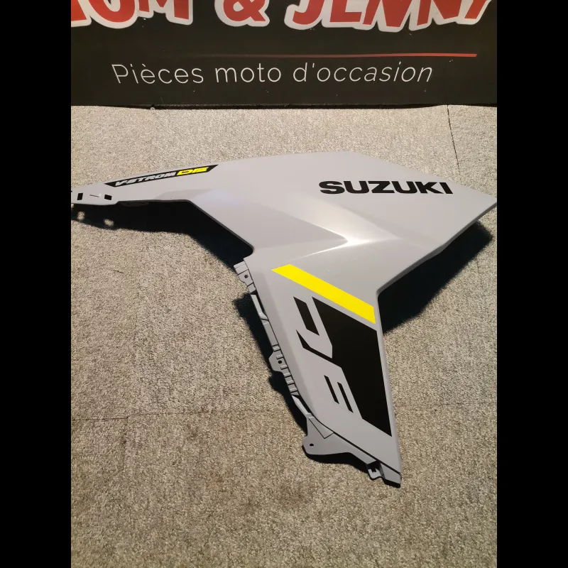 FLANC CARENAGE GAUCHE (NEUF) 800 VSTROM 23/24 FLANC CARENAGE GAUCHE (NEUF) 800 VSTROM 23/24