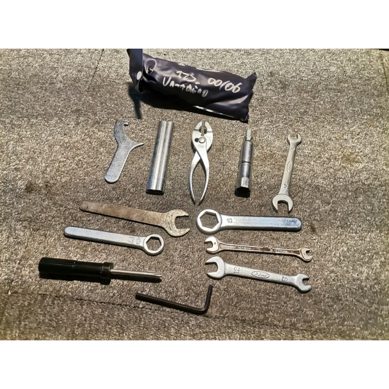 TROUSSE A OUTILS 125 VARADERO 00/06