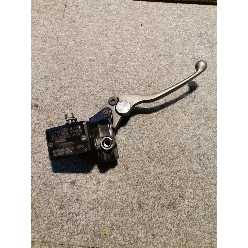 MAITRE CYLINDRE DE FREIN AVANT + LEVIER 1100 GSXR 93/96 MAITRE CYLINDRE DE FREIN AVANT + LEVIER 1100 GSXR 93/96