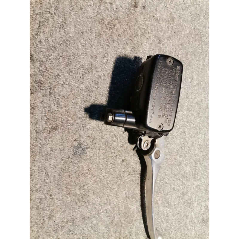 MAITRE CYLINDRE DE FREIN AVANT + LEVIER 1100 CBR F 93/96 MAITRE CYLINDRE DE FREIN AVANT + LEVIER 1100 CBR F 93/96